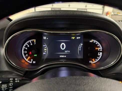 Used 2017 Jeep Grand Cherokee Overland image 16