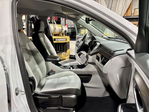 Used 2023 GMC Terrain SLE w/ Driver Convenience Package image 7