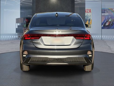 Used 2022 Kia Forte LXS FWD image 5