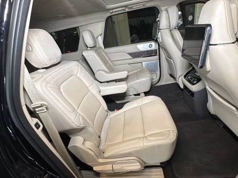 Used 2019 Lincoln Navigator L Reserve w/ Cargo Package AWD/4WD image 31