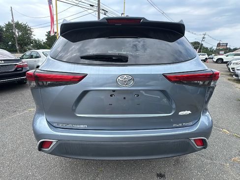 Used 2021 Toyota Highlander XLE AWD/4WD image 6