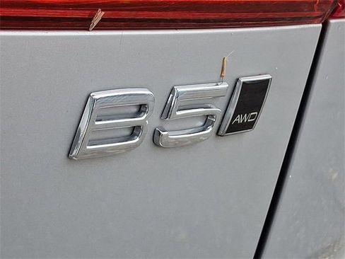 Certified 2025 Volvo XC60 B5 Plus image 27