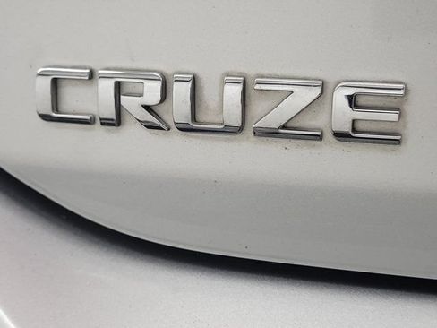 Used 2018 Chevrolet Cruze LT FWD image 9