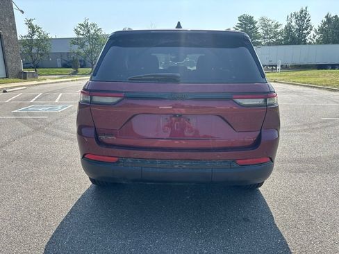 Used 2023 Jeep Grand Cherokee Altitude AWD/4WD image 6