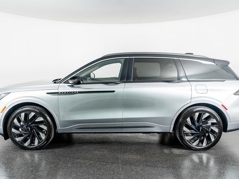 Used 2024 Lincoln Nautilus Black Label w/ Jet Appearance Package (87T) image 15