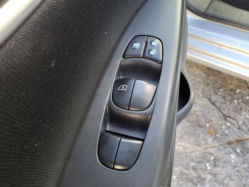 Used 2015 Nissan Sentra SV FWD image 10
