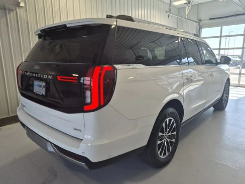 Used 2025 Ford Expedition Max Platinum AWD/4WD image 3