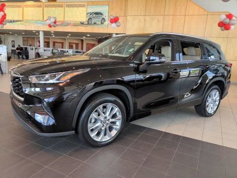 Used 2021 Toyota Highlander Limited FWD image 8