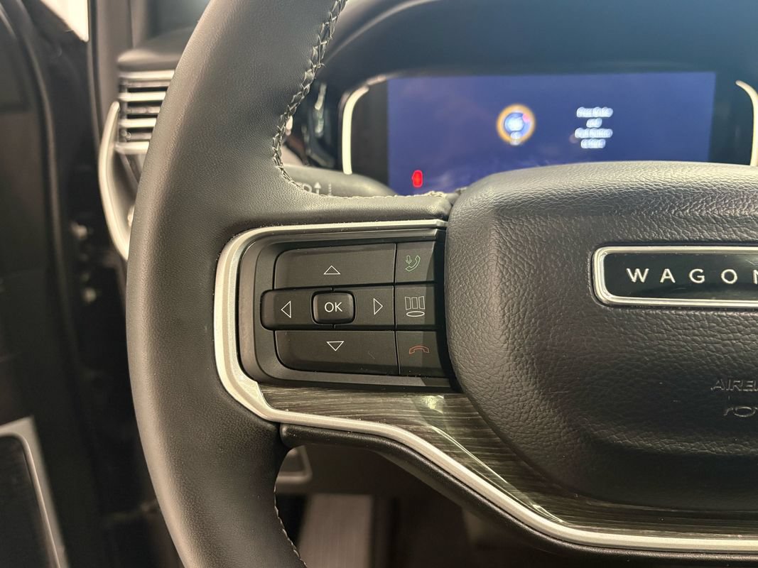 Used 2022 Jeep Wagoneer Series III w/ Premium Group I AWD/4WD image 18