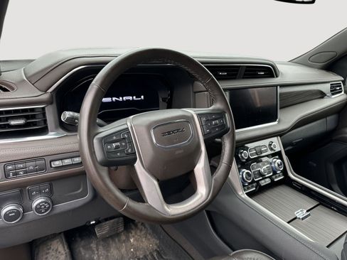 Used 2023 GMC Yukon Denali image 12
