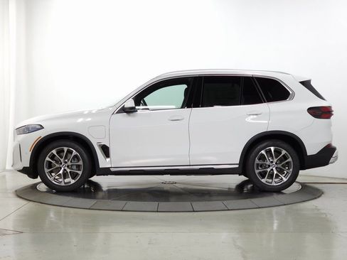 Used 2026 BMW X5 xDrive50e w/ Climate Comfort Package image 4