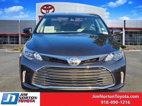 Used 2018 Toyota Avalon XLE FWD image 2
