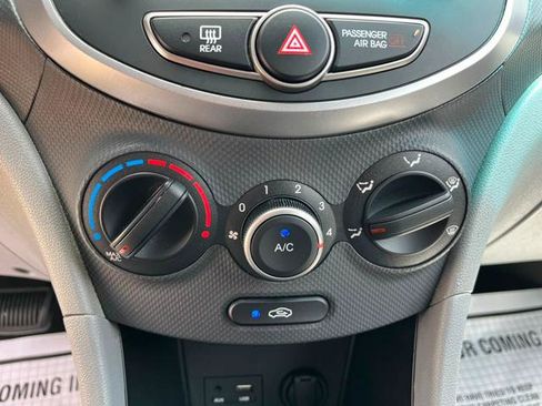 Used 2017 Hyundai Accent SE FWD image 27