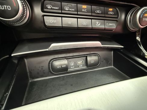 Used 2018 Kia Stinger GT1 image 19