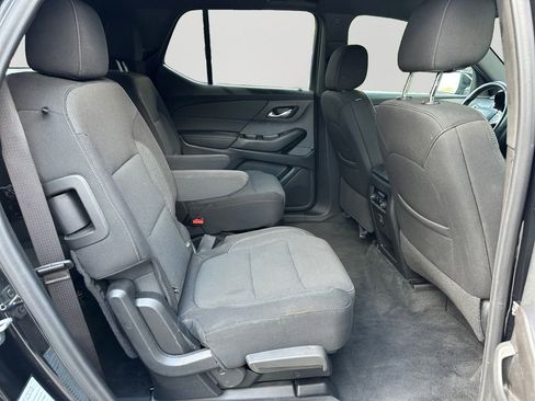 Used 2022 Chevrolet Traverse LT image 11