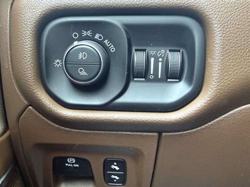Used 2019 RAM 1500 Laramie AWD/4WD image 50
