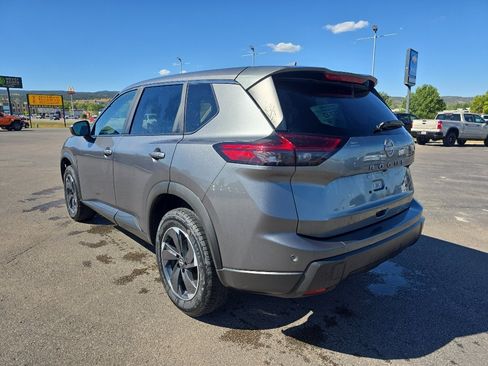 Used 2025 Nissan Rogue SV AWD/4WD image 2