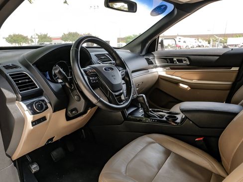 Used 2016 Ford Explorer Limited image 3