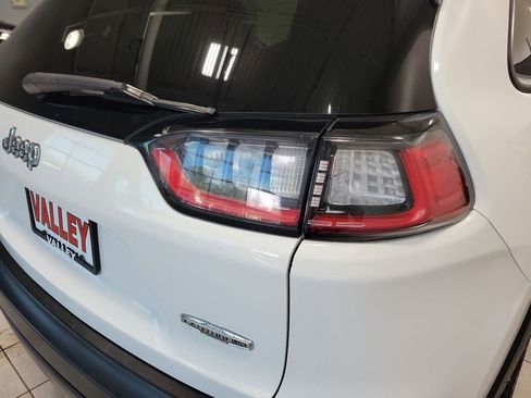 Used 2022 Jeep Cherokee Latitude Lux w/ Sun & Sound Group image 7