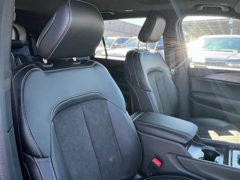 New 2025 Jeep Grand Cherokee L Altitude image 8