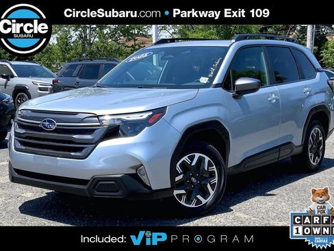 Certified 2025 Subaru Forester Premium AWD/4WD image 1