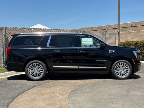 New 2026 GMC Yukon XL Denali AWD/4WD image 3