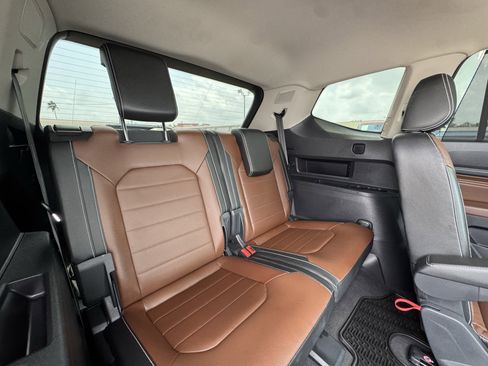 Used 2023 Volkswagen Atlas SEL Premium AWD/4WD image 34