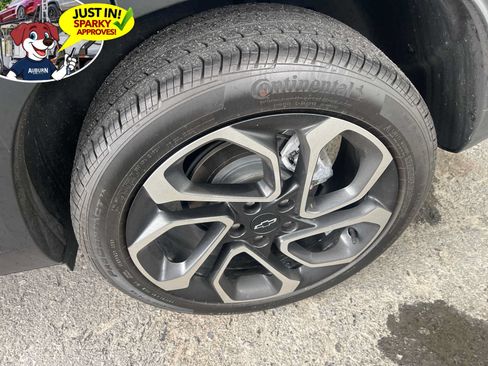 Used 2025 Chevrolet Trax RS w/ Driver Confidence Package FWD image 3