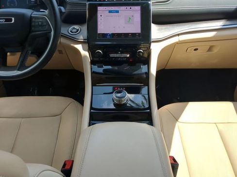 Used 2022 Jeep Grand Cherokee Limited image 15