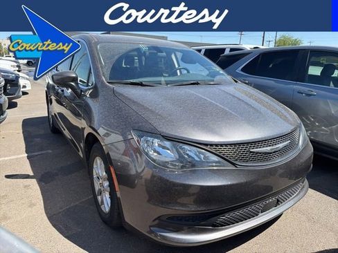 Used 2022 Chrysler Voyager LX image 1