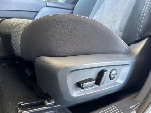 Used 2025 Nissan Rogue SV AWD/4WD image 14
