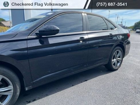 Used 2022 Volkswagen Jetta SE FWD image 3