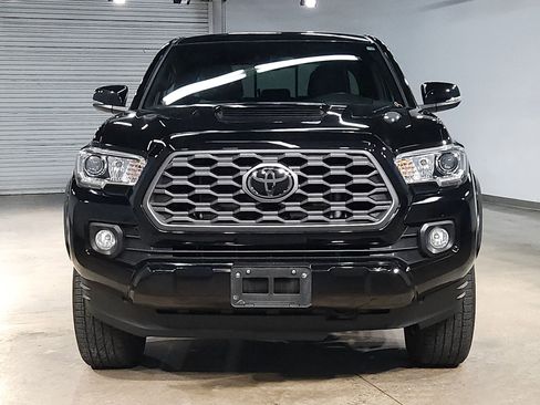Used 2022 Toyota Tacoma TRD Sport image 2