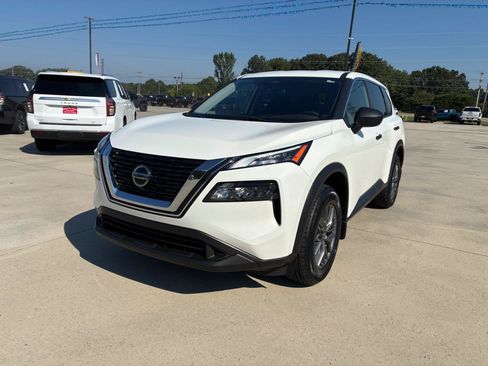 Used 2021 Nissan Rogue S FWD image 2