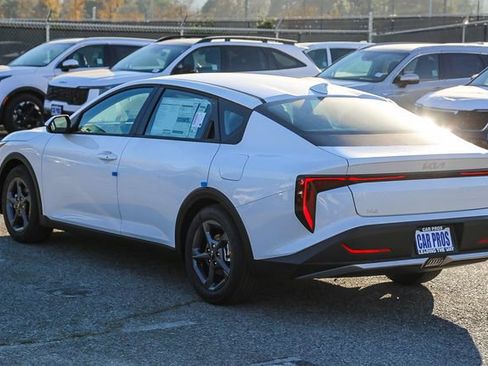 New 2026 Kia K4 LXS image 6