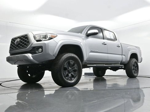 Used 2020 Toyota Tacoma TRD Sport RWD image 41