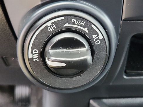 Used 2017 Nissan Titan S image 21