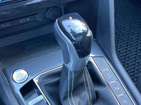 Certified 2022 Volkswagen Tiguan SEL R-Line image 22