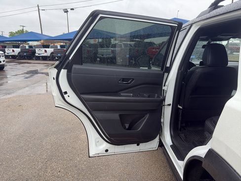 Used 2024 Nissan Pathfinder Rock Creek AWD/4WD image 12