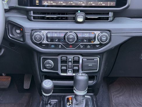Used 2024 Jeep Wrangler High Altitude AWD/4WD image 21