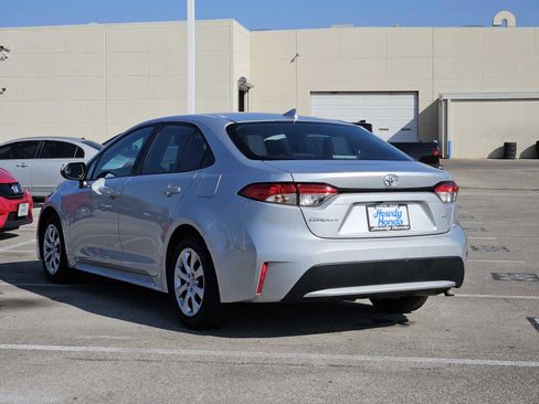 Used 2021 Toyota Corolla LE image 5