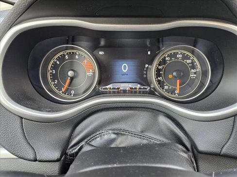 Used 2017 Jeep Cherokee Trailhawk image 10