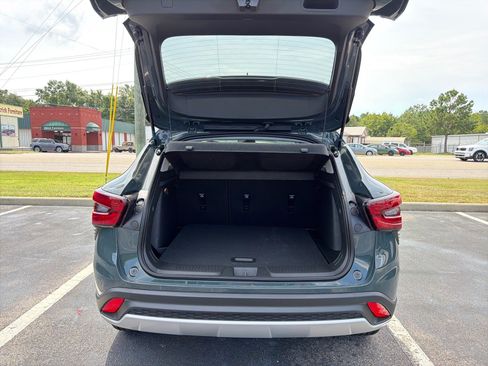 New 2026 Chevrolet Trax LT w/ Sunroof Package FWD image 16