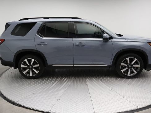 Used 2024 Honda Pilot Touring image 7