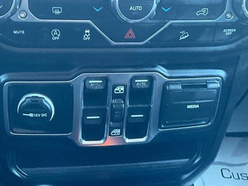 Used 2019 Jeep Wrangler Unlimited Sahara w/ Uconnect 4C Nav & Sound Group AWD/4WD image 23