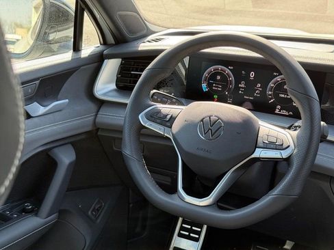 New 2026 Volkswagen Tiguan SE R-Line AWD/4WD image 9