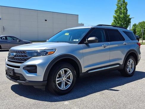 Used 2023 Ford Explorer XLT AWD/4WD image 6