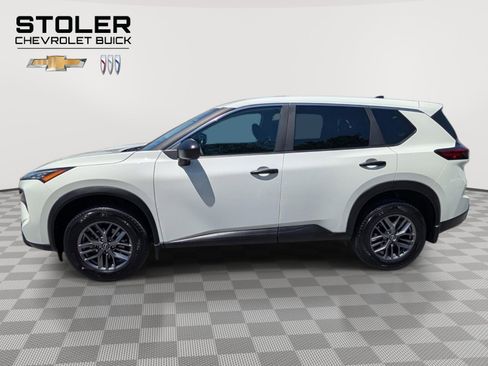 Used 2024 Nissan Rogue S AWD/4WD image 2