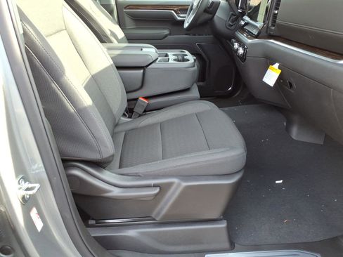 New 2026 GMC Sierra 1500 SLE image 8