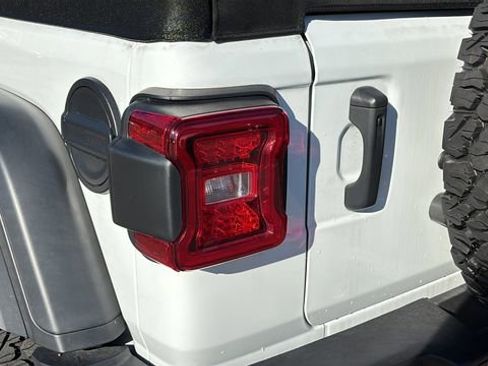 Used 2024 Jeep Wrangler Unlimited Rubicon w/ XTREMEE 35" Tire Package image 30